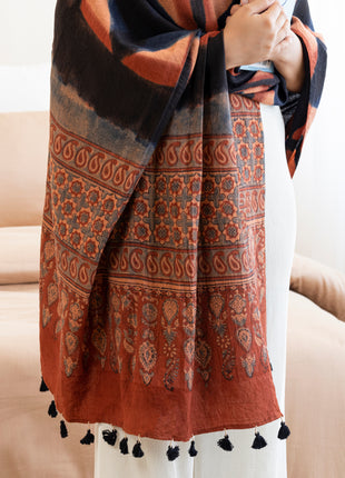 Mayenne Shawl In Black & Peach