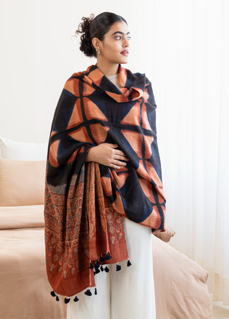 Mayenne Shawl In Black & Peach