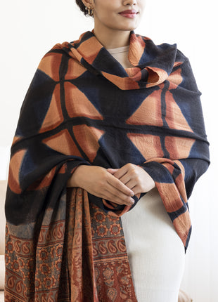 Mayenne Shawl In Black & Peach