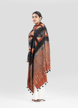 Mayenne Shawl In Black & Peach